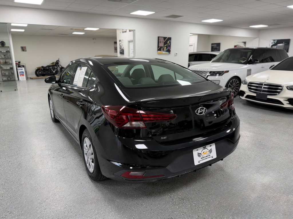 Photo 6 of this HYUNDAI ELANTRA