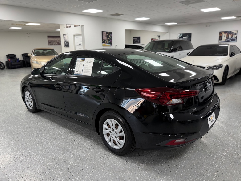 Photo 5 of this HYUNDAI ELANTRA