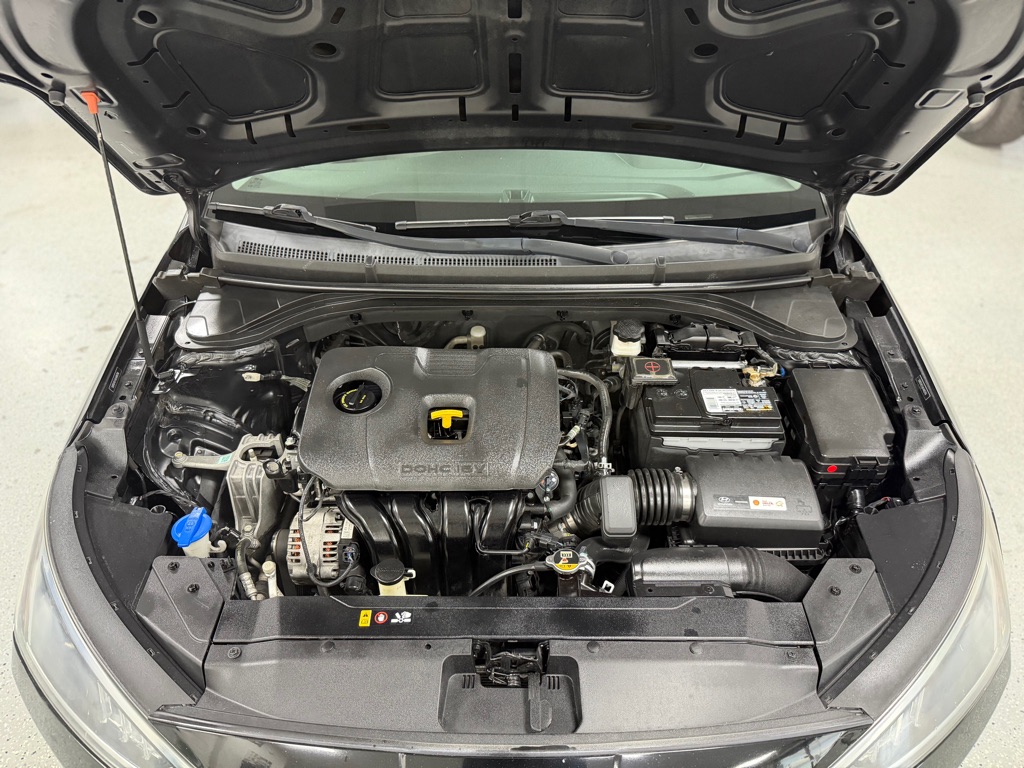 Photo 40 of this HYUNDAI ELANTRA