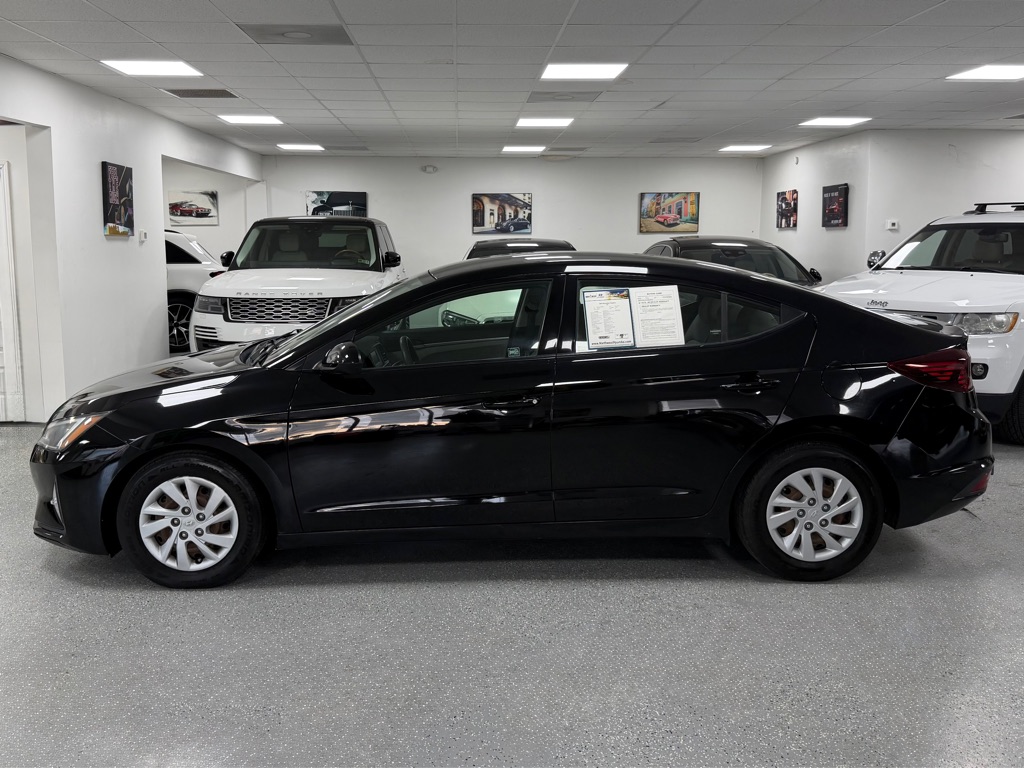 Photo 4 of this HYUNDAI ELANTRA