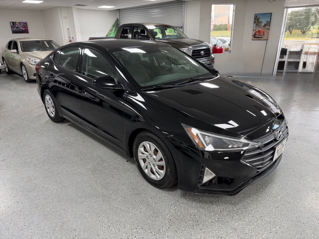 Photo 12 of this HYUNDAI ELANTRA