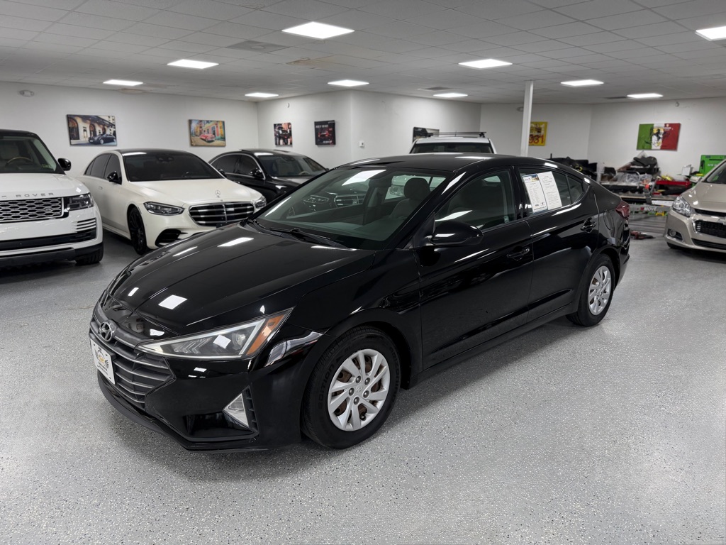 Photo 3 of this HYUNDAI ELANTRA