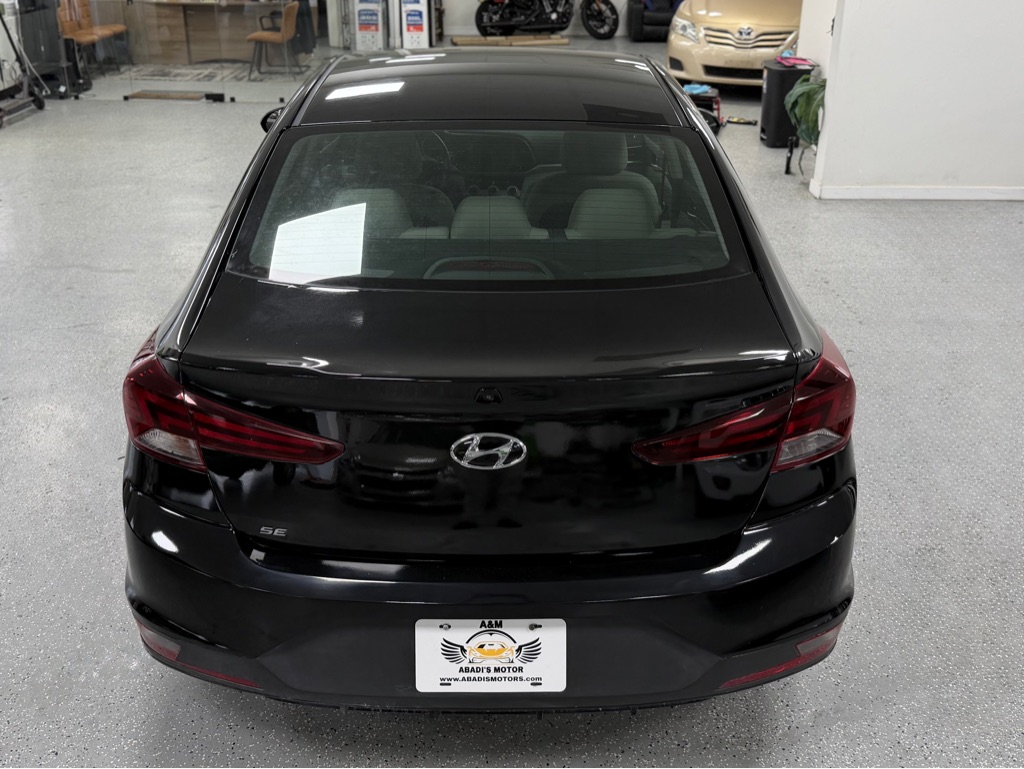 Photo 8 of this HYUNDAI ELANTRA