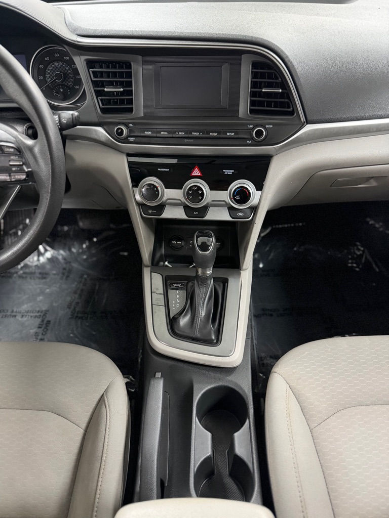 Photo 20 of this HYUNDAI ELANTRA