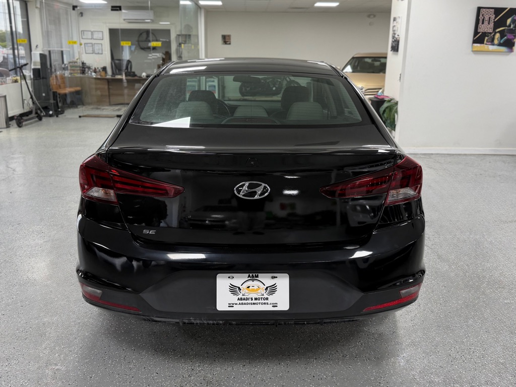 Photo 7 of this HYUNDAI ELANTRA