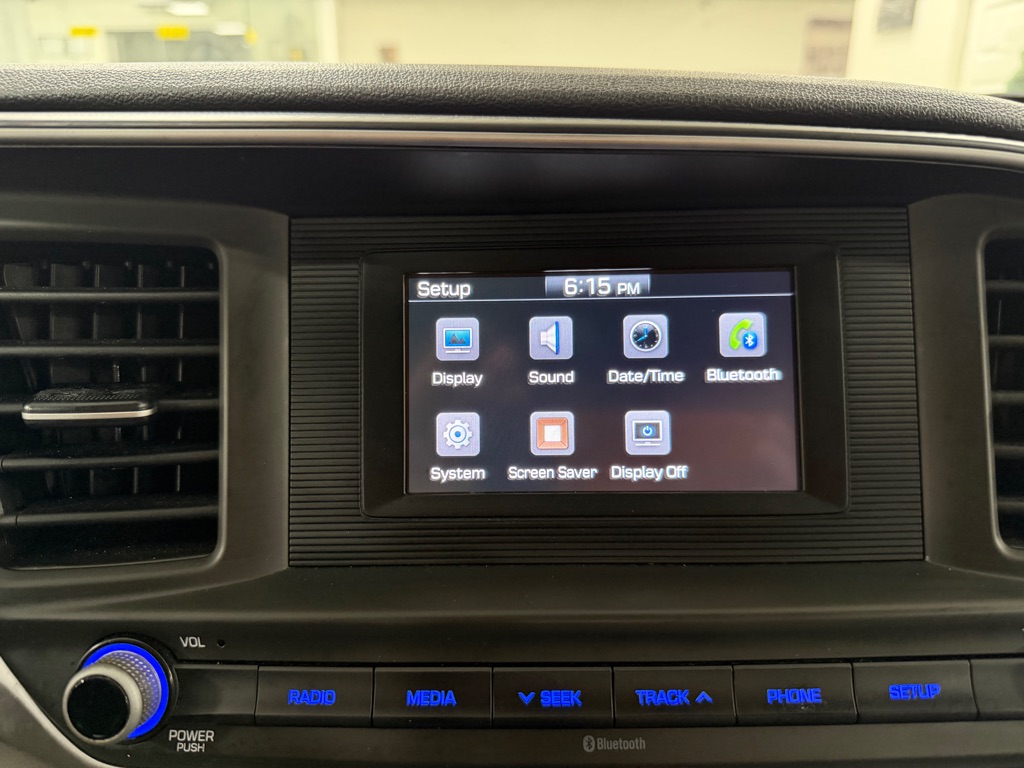 Photo 35 of this HYUNDAI ELANTRA