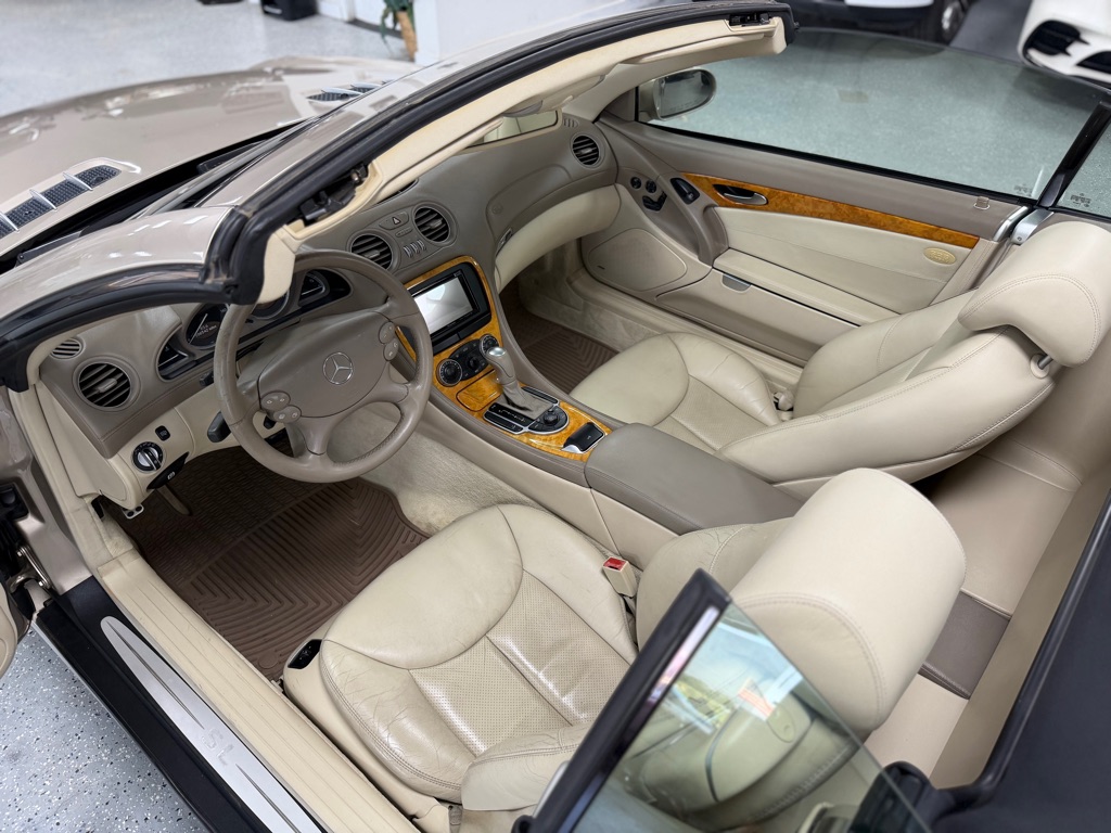 Photo 15 of this MERCEDES-BENZ SL-CLASS