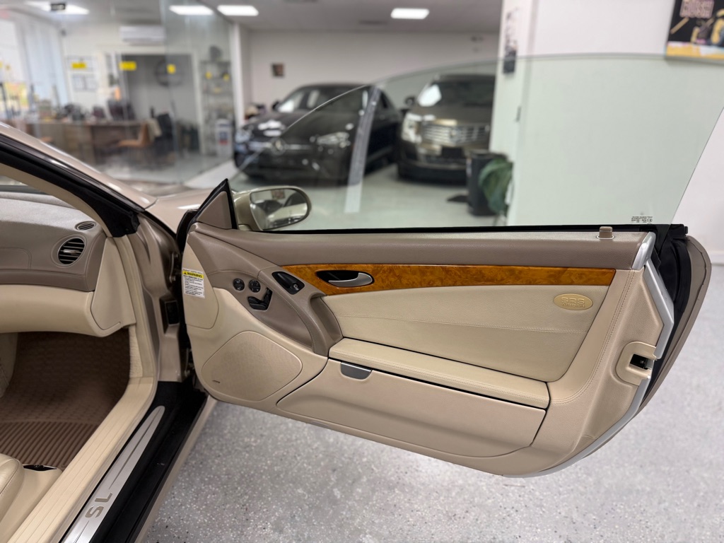 Photo 37 of this MERCEDES-BENZ SL-CLASS