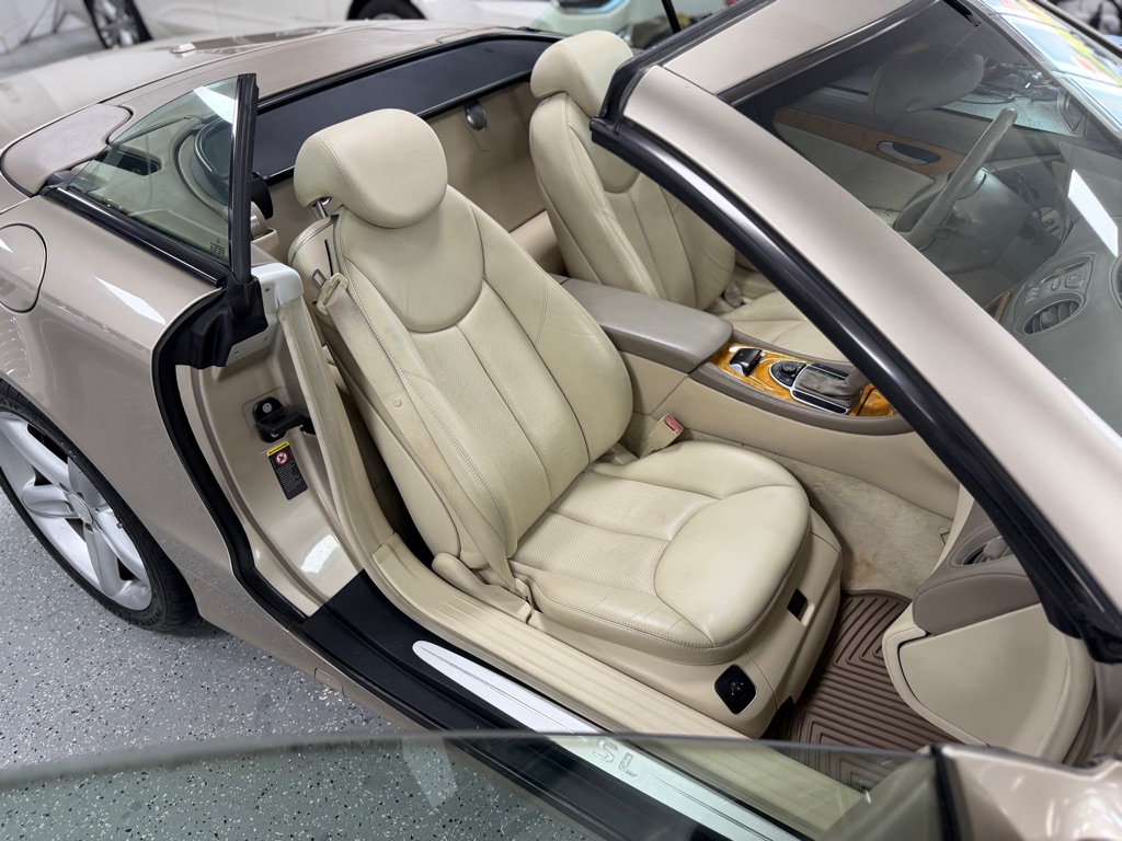 Photo 24 of this MERCEDES-BENZ SL-CLASS