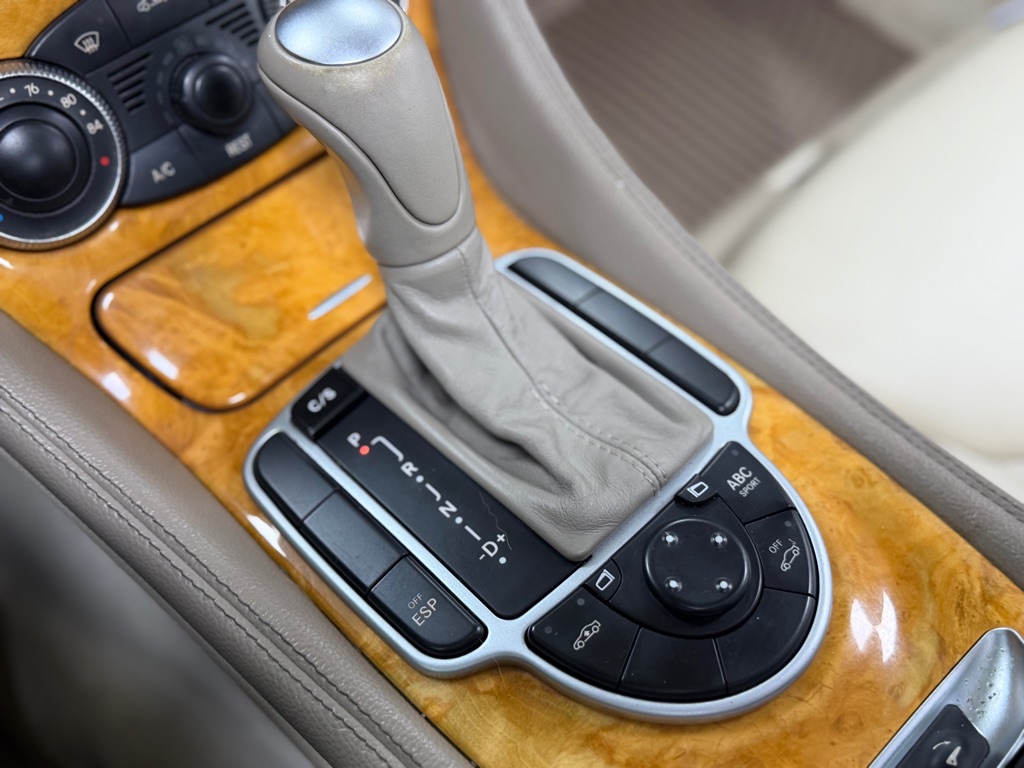 Photo 31 of this MERCEDES-BENZ SL-CLASS