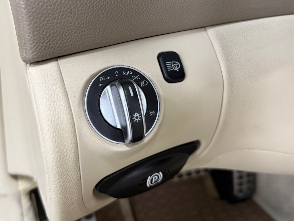 Photo 47 of this MERCEDES-BENZ SL-CLASS