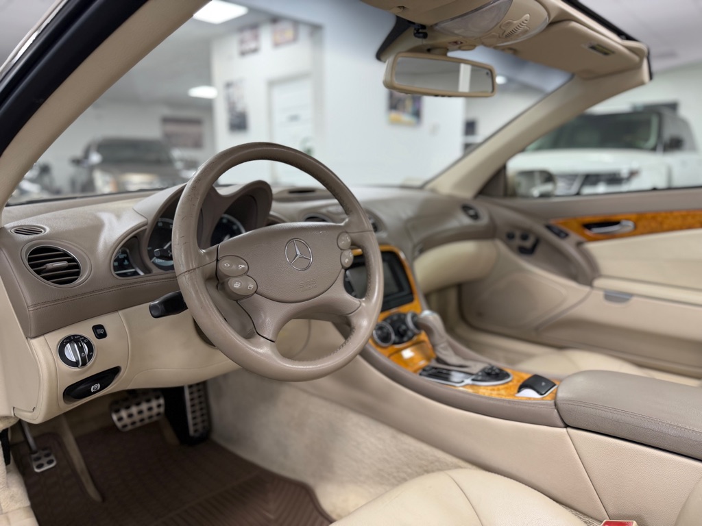 Photo 16 of this MERCEDES-BENZ SL-CLASS