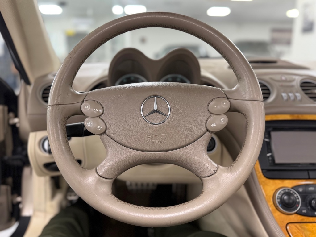 Photo 34 of this MERCEDES-BENZ SL-CLASS