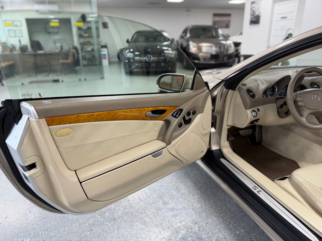 Photo 20 of this MERCEDES-BENZ SL-CLASS