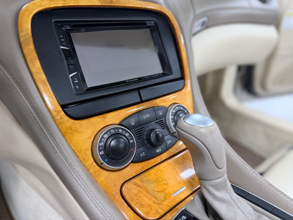 Photo 43 of this MERCEDES-BENZ SL-CLASS