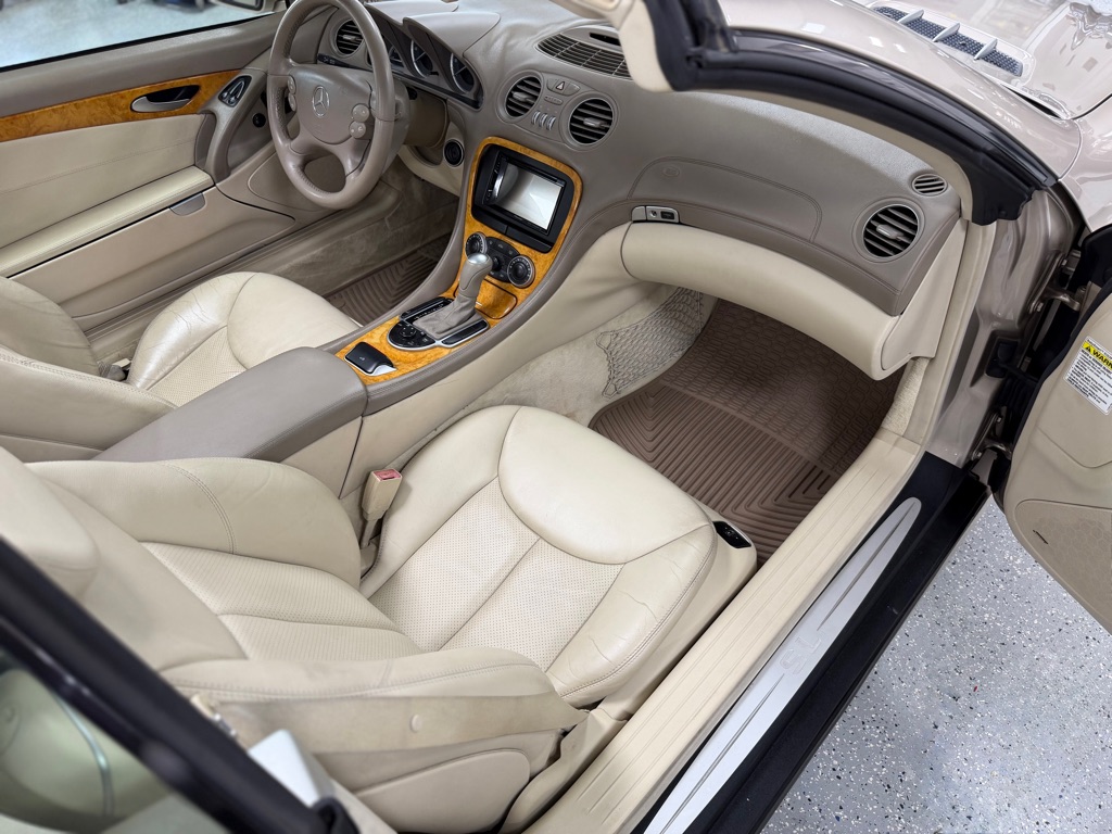Photo 22 of this MERCEDES-BENZ SL-CLASS