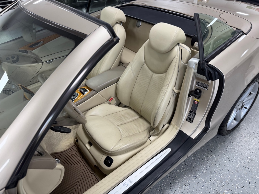 Photo 19 of this MERCEDES-BENZ SL-CLASS