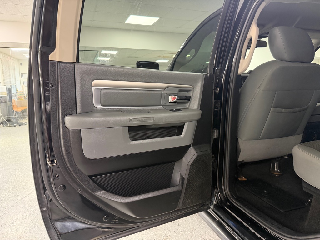 Photo 41 of this RAM 1500