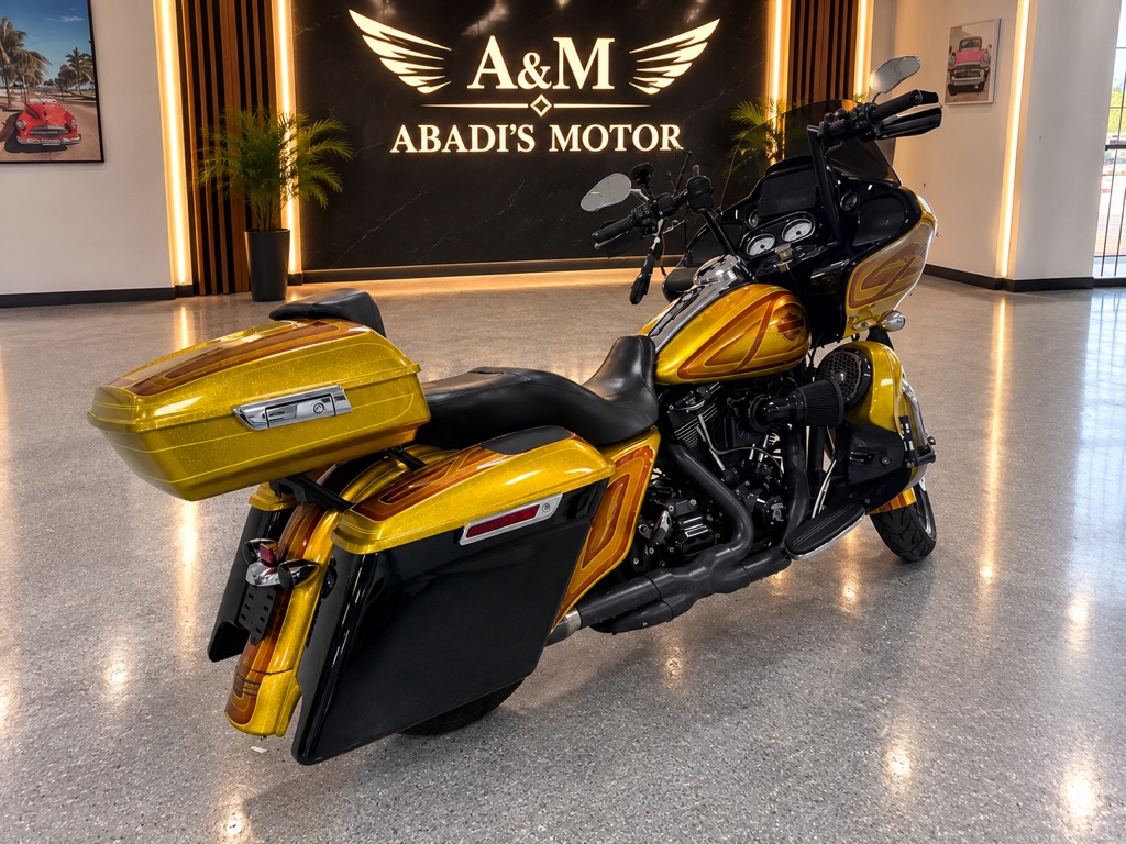 Photo 3 of this HARLEY-DAVIDSOM ROAD GLIDE
