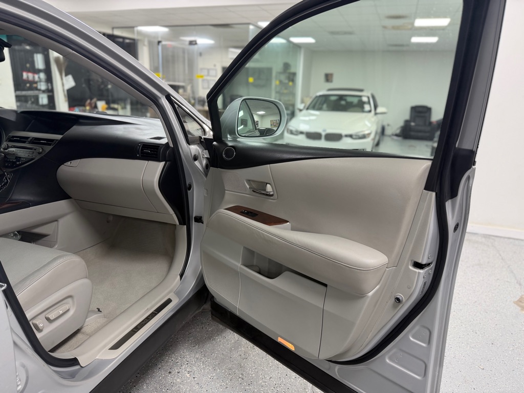 Photo 30 of this LEXUS RX 350