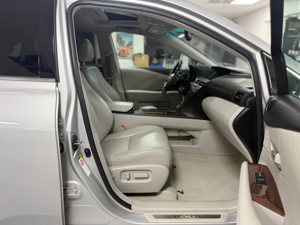 Photo 29 of this LEXUS RX 350