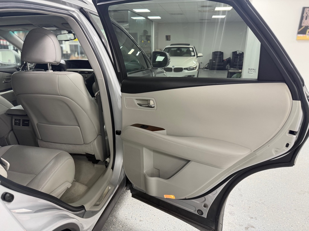 Photo 33 of this LEXUS RX 350