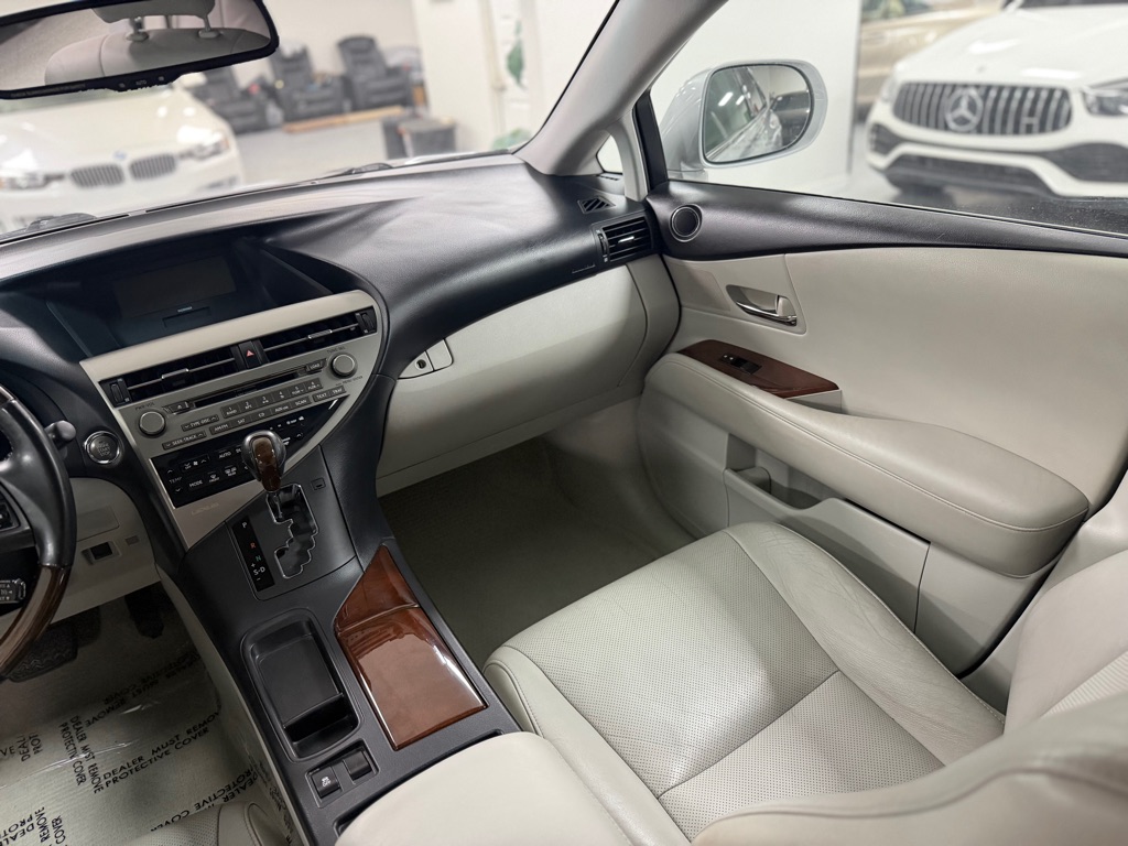 Photo 21 of this LEXUS RX 350