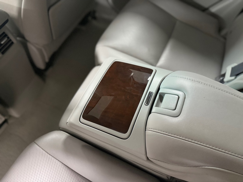 Photo 37 of this LEXUS RX 350