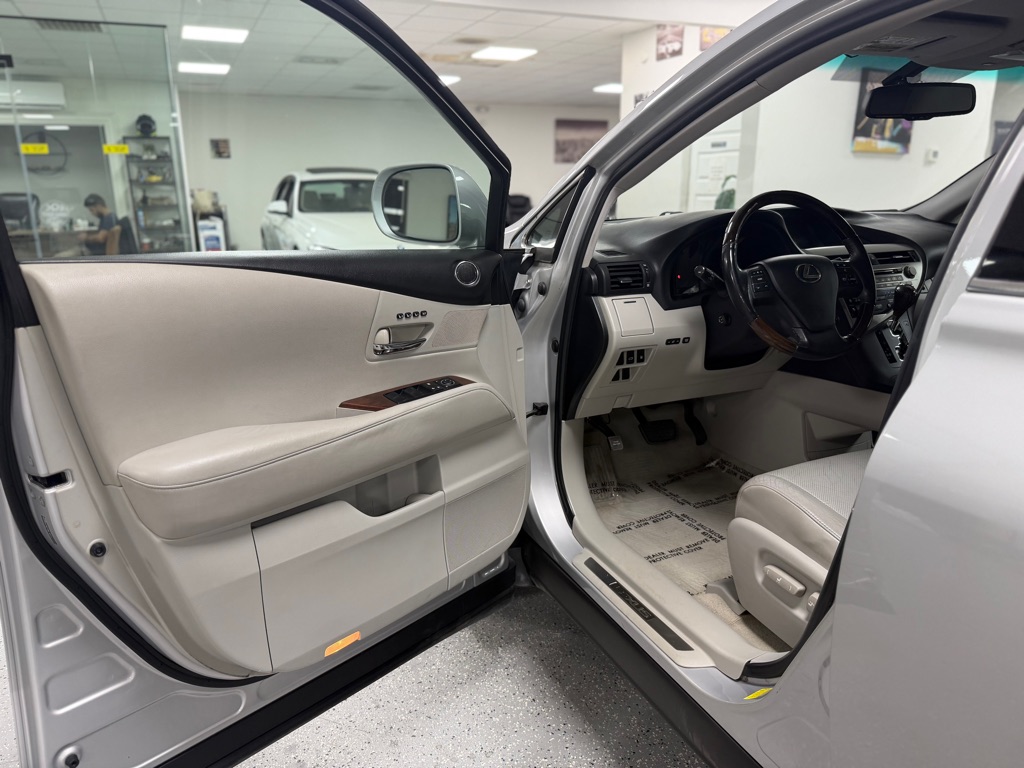Photo 27 of this LEXUS RX 350