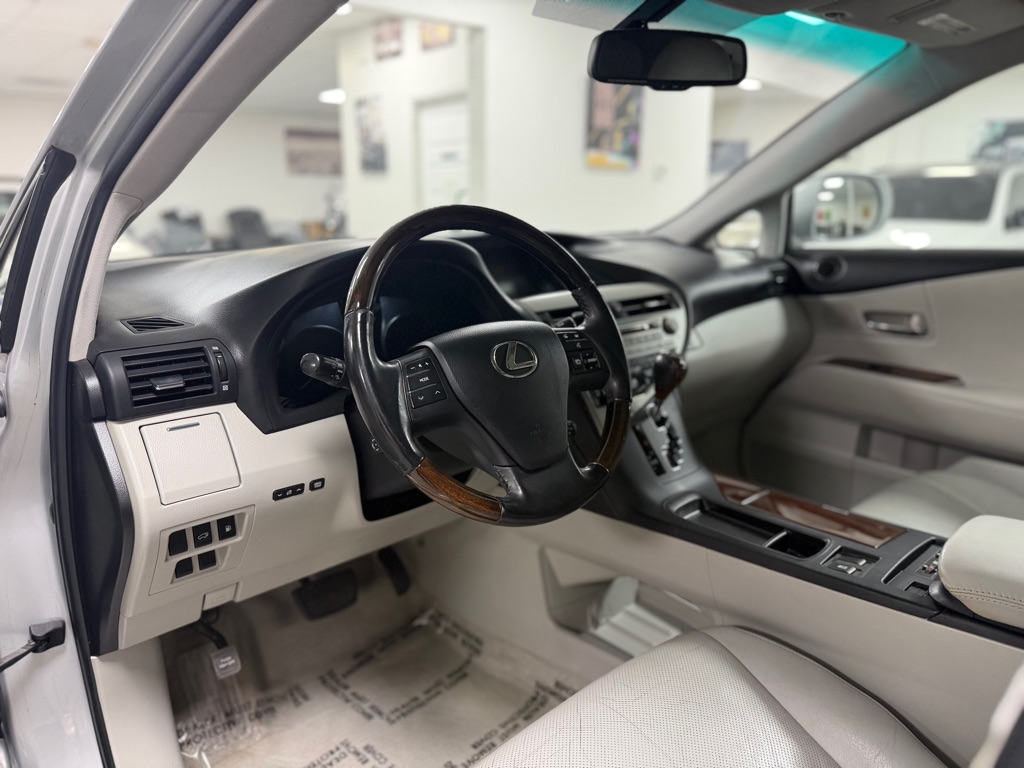 Photo 25 of this LEXUS RX 350