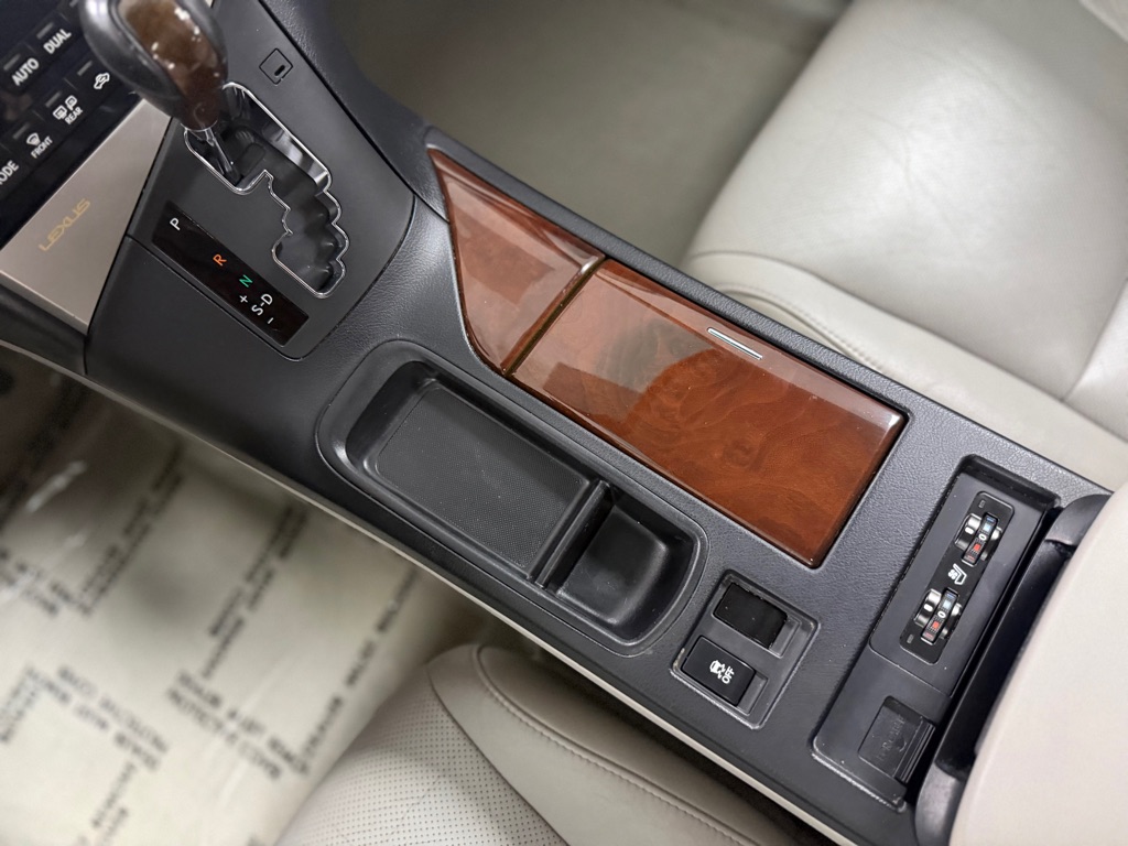 Photo 40 of this LEXUS RX 350