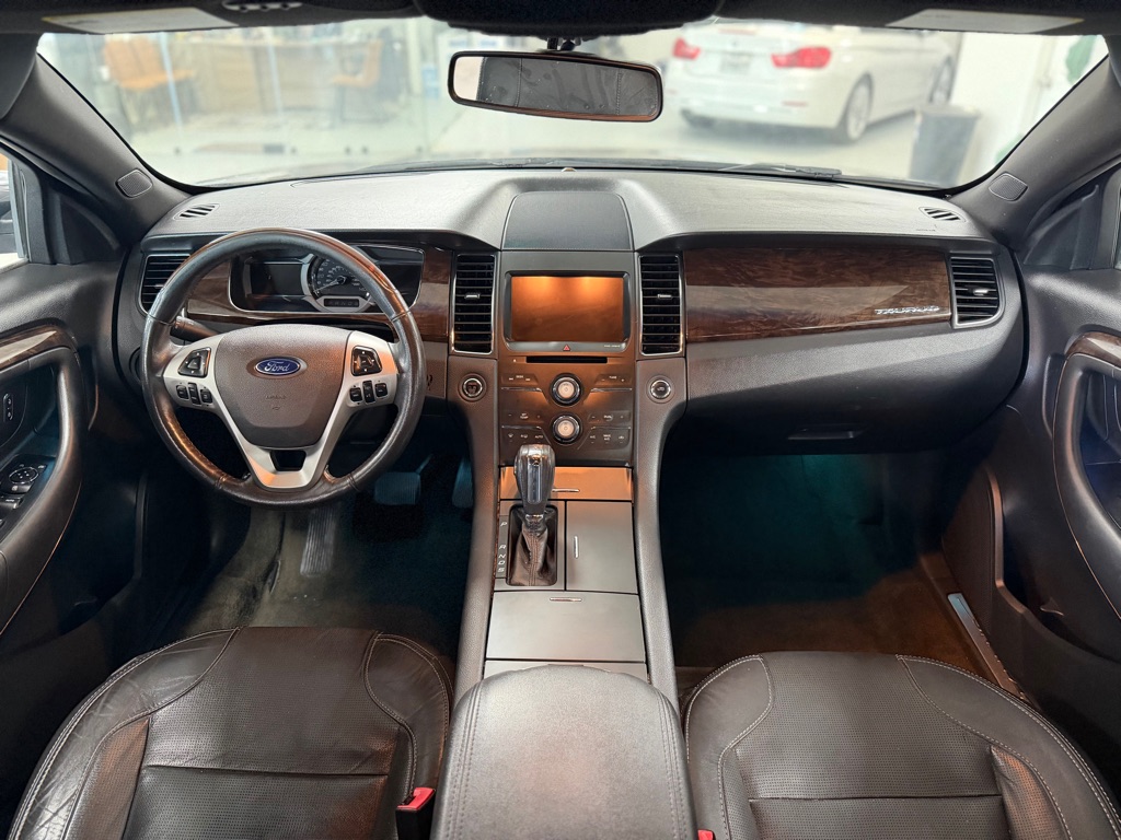 Photo 15 of this FORD TAURUS
