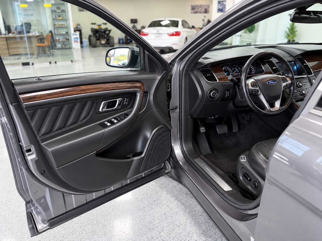 Photo 45 of this FORD TAURUS