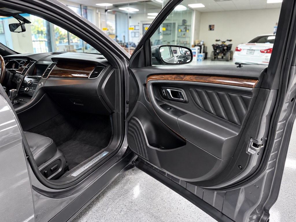 Photo 46 of this FORD TAURUS