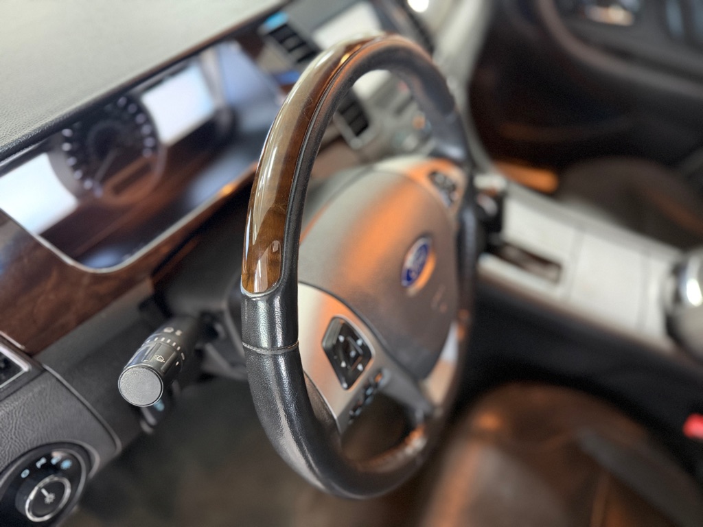 Photo 29 of this FORD TAURUS