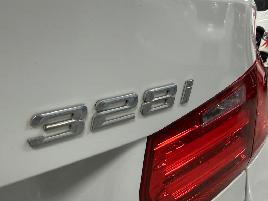 Photo 58 of this BMW 3 SERIES