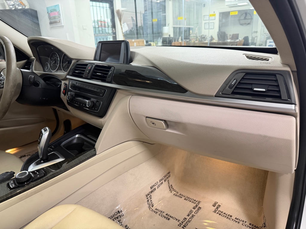 Photo 35 of this BMW 3 SERIES