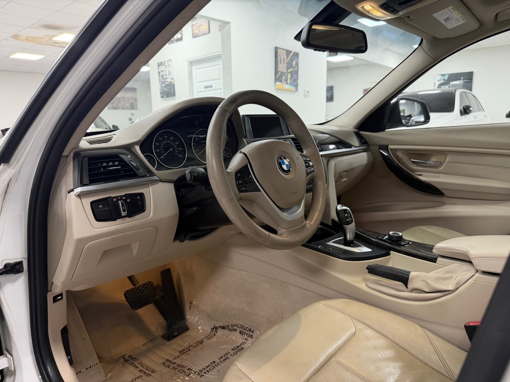 Photo 33 of this BMW 3 SERIES