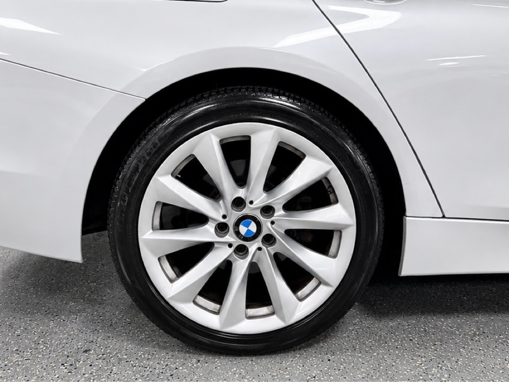 Photo 21 of this BMW 3 SERIES