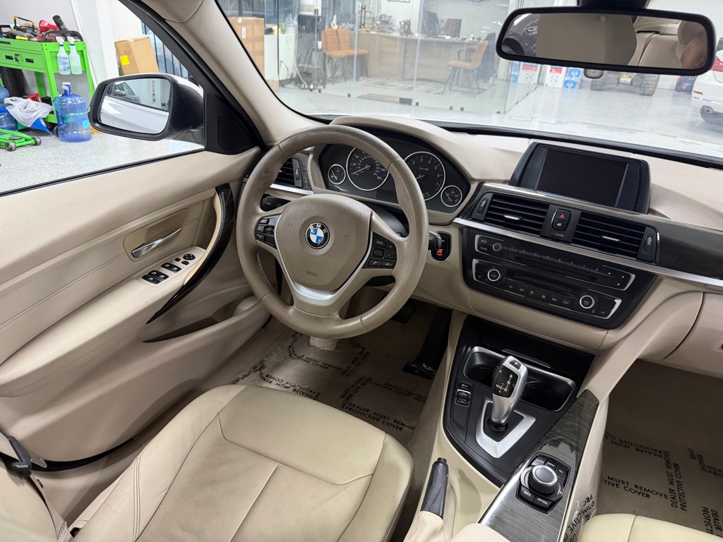 Photo 28 of this BMW 3 SERIES