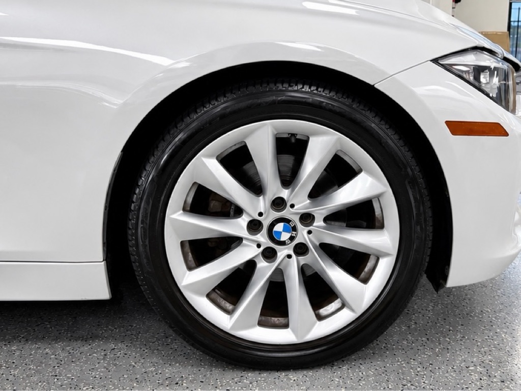 Photo 20 of this BMW 3 SERIES