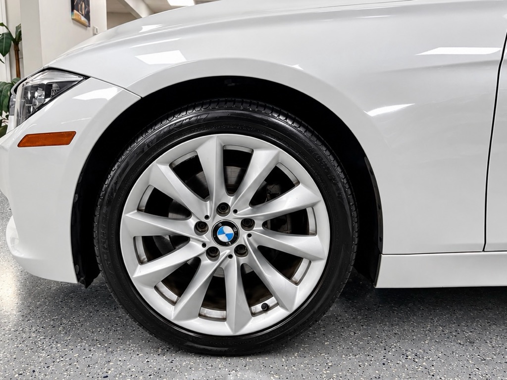 Photo 18 of this BMW 3 SERIES