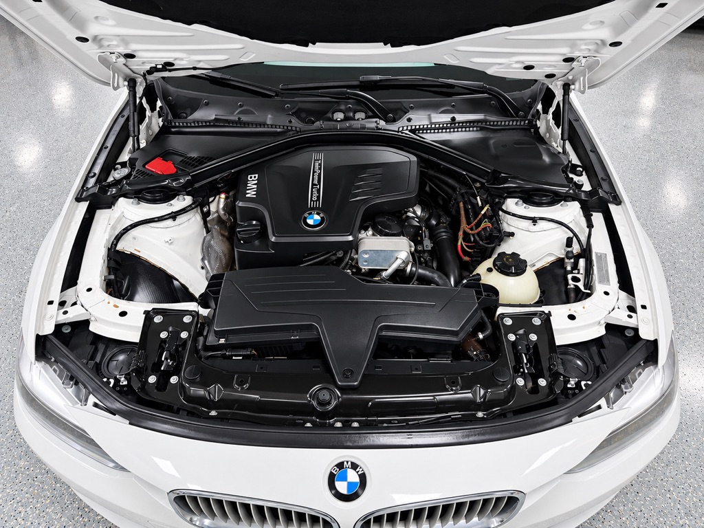 Photo 16 of this BMW 3 SERIES