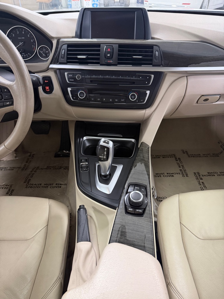 Photo 30 of this BMW 3 SERIES