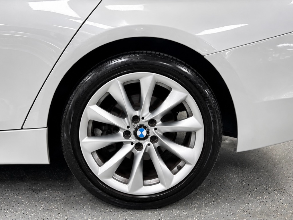 Photo 19 of this BMW 3 SERIES