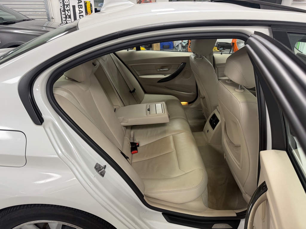 Photo 39 of this BMW 3 SERIES