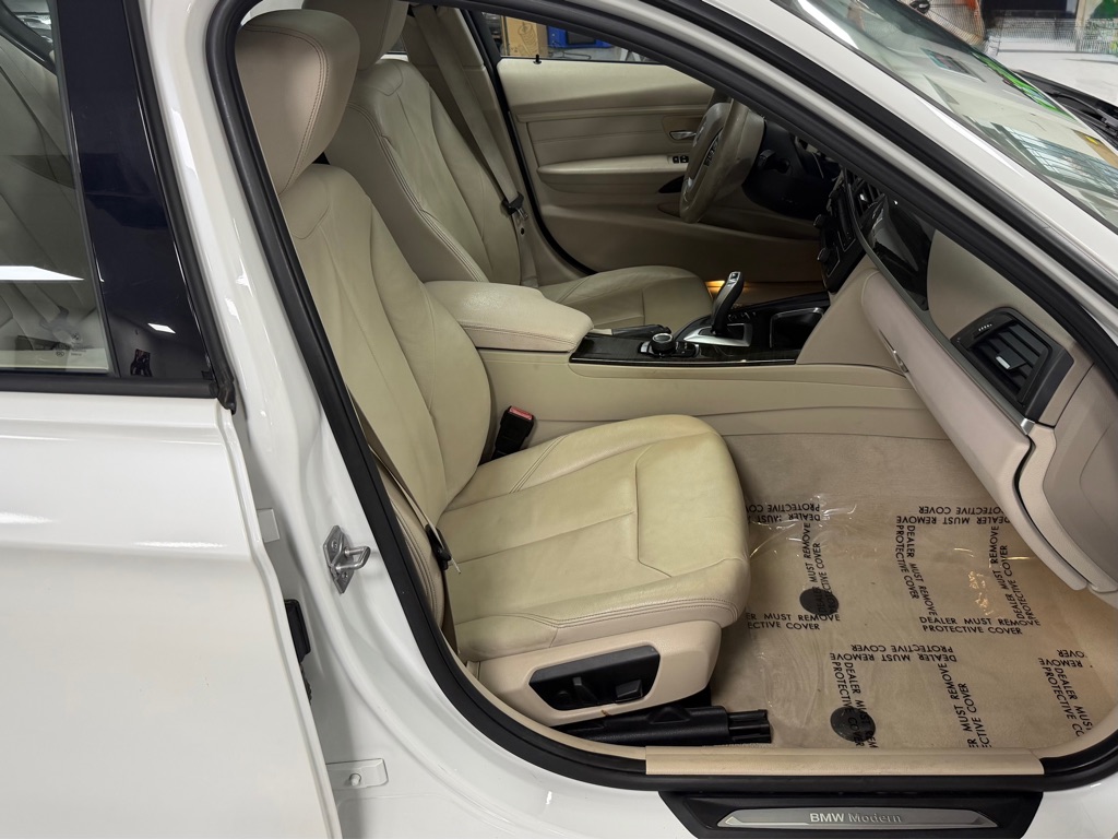 Photo 36 of this BMW 3 SERIES