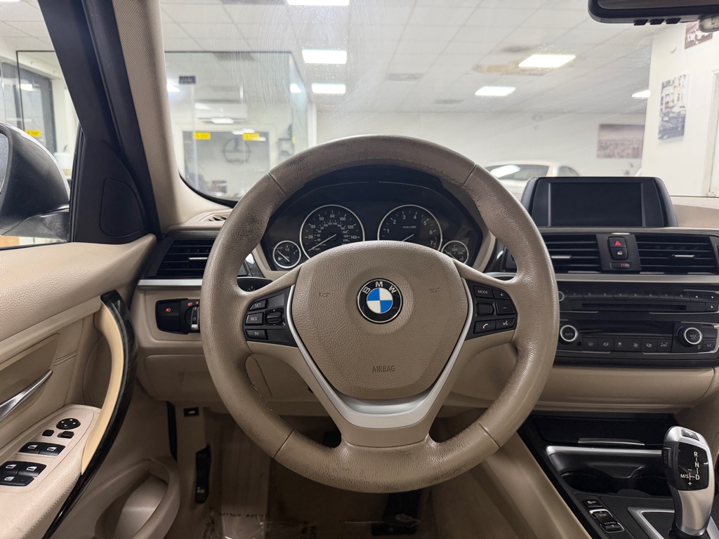 Photo 32 of this BMW 3 SERIES