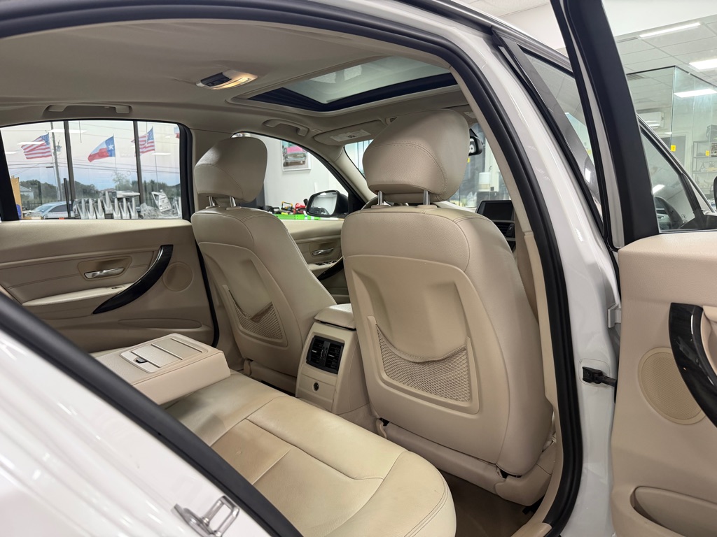 Photo 38 of this BMW 3 SERIES