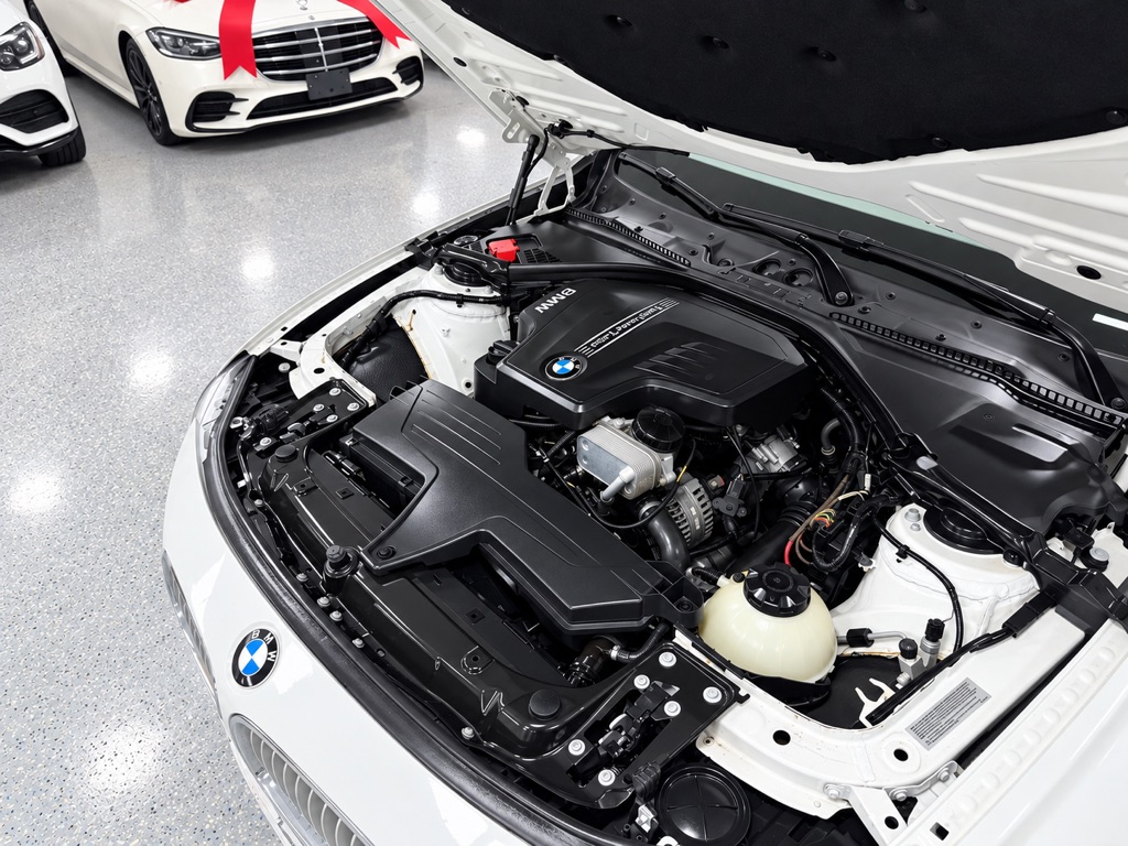 Photo 17 of this BMW 3 SERIES